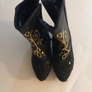 Disney Anna Frozen Boots.   Size 9/10 toddler